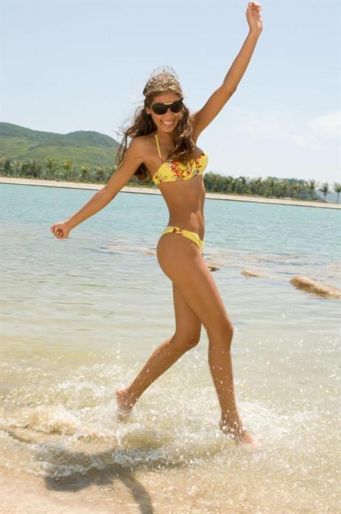 Dayana Mendoza in a bikini