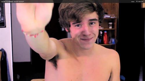 Connor Franta taking a selfie