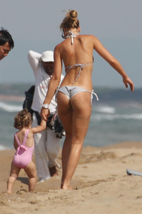 Ilary Blasi in a bikini - ass