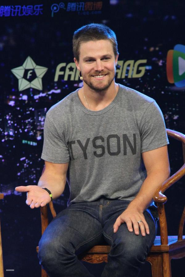 Stephen Amell