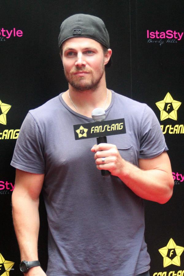 Stephen Amell