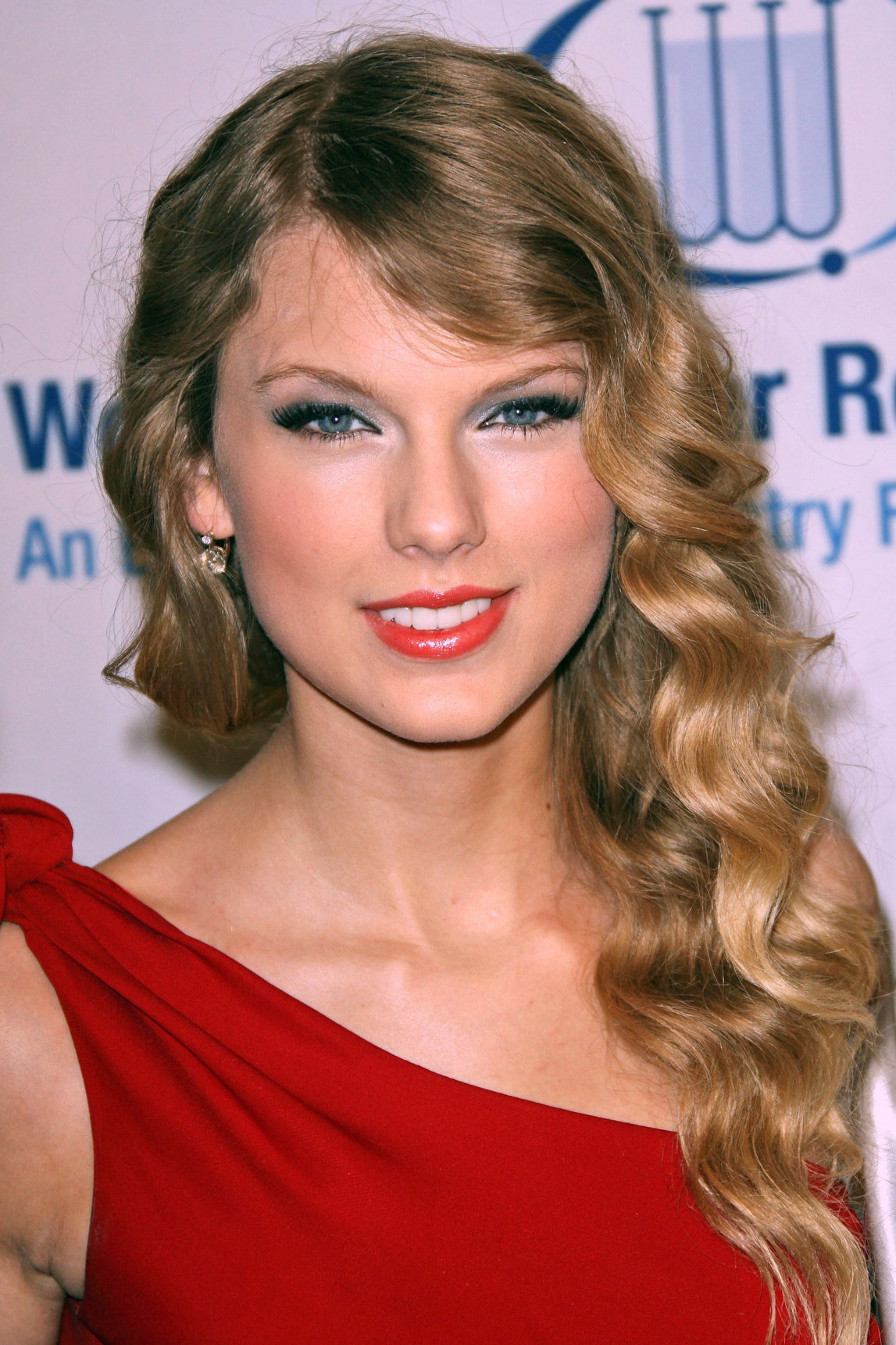 Taylor Swift 13th annual unforgettable evening benefiting eif held at beverly wilshire four seasons hotel on january 27 2010 