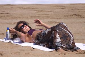 Alicia Keys bikini beach vacation candids in Hawaii on January 24, 2010 