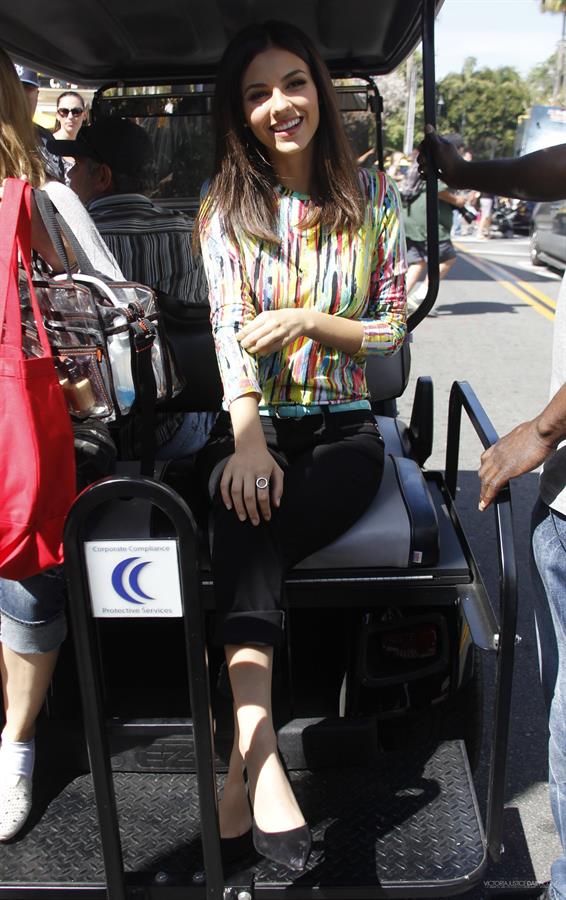 Victoria Justice makes a visit to Extra at The Grove in Los Angeles on March 4, 2013