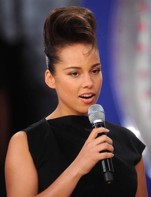 Alicia Keys attends the World AIDS Day at BET Studios in New York on December 1, 2010