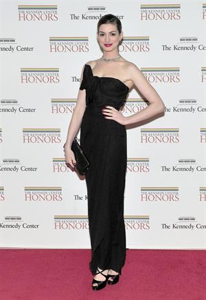 Anne Hathaway enters Kennedy Center for rehearsals on December 3, 2011