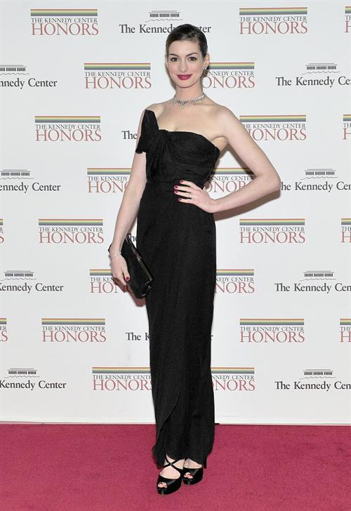 Anne Hathaway enters Kennedy Center for rehearsals on December 3, 2011