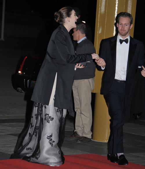 Anne Hathaway Pictures Anne Hathaway enters Kennedy Center for rehearsals on December 3, 2011