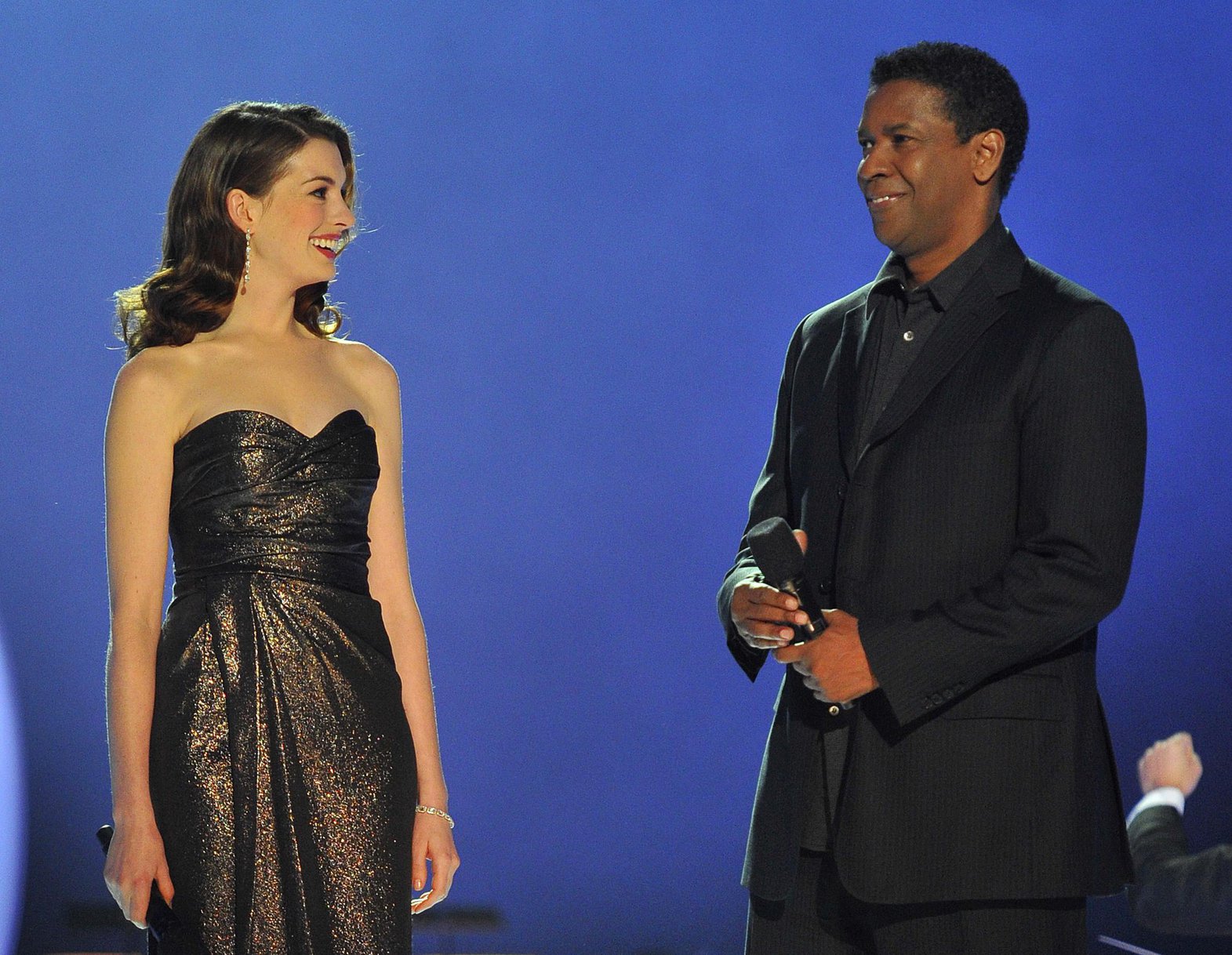 Anne Hathaway hosts the Nobel Peace Prize concert in Oslo on December 11, 2010