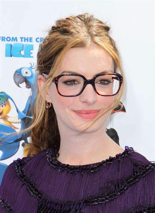 Anne Hathaway attending the Rio Los Angeles premiere on April 10, 2011