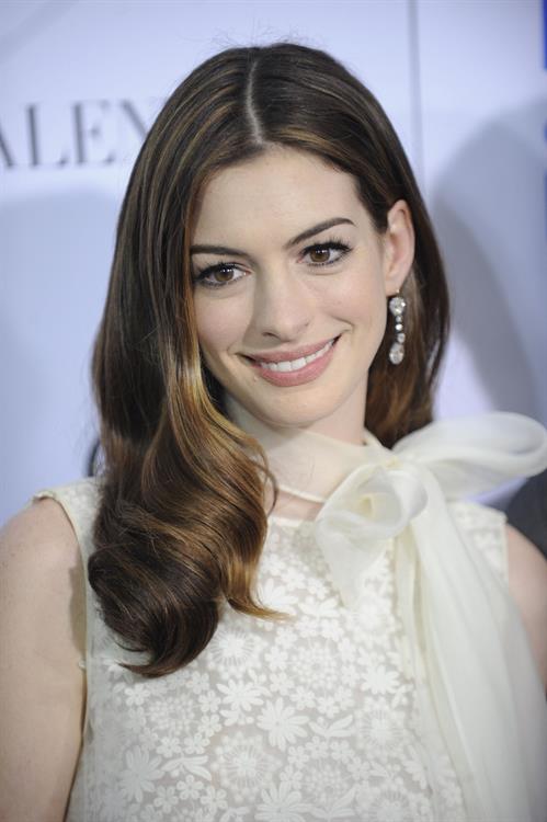 Anne Hathaway Love & Other Drugs screening at the DGA Theater in New York City on November 16, 2010