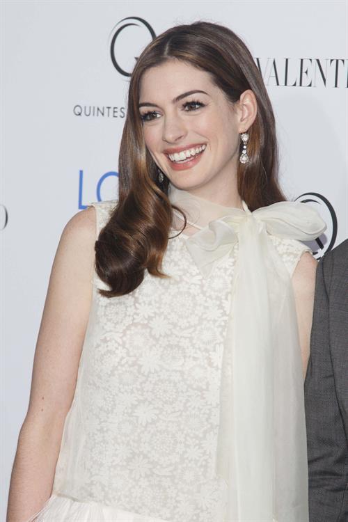 Anne Hathaway Love & Other Drugs screening at the DGA Theater in New York City on November 16, 2010