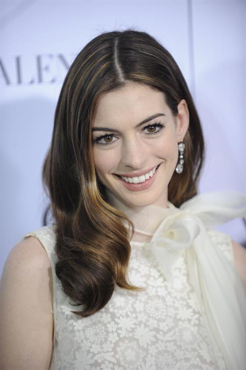 Anne Hathaway Love & Other Drugs screening at the DGA Theater in New York City on November 16, 2010