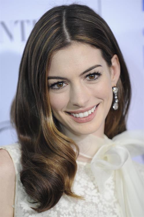 Anne Hathaway Love & Other Drugs screening at the DGA Theater in New York City on November 16, 2010