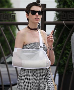 Anne Hathaway out for lunch in Brooklyn New York City on May 30, 2012