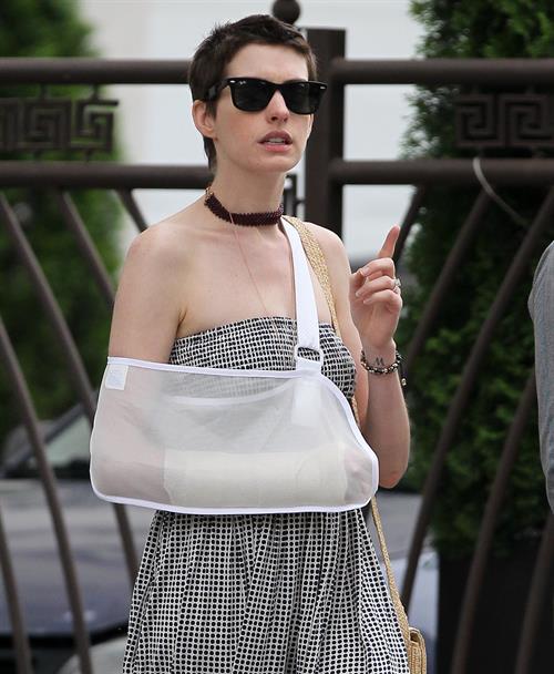 Anne Hathaway out for lunch in Brooklyn New York City on May 30, 2012