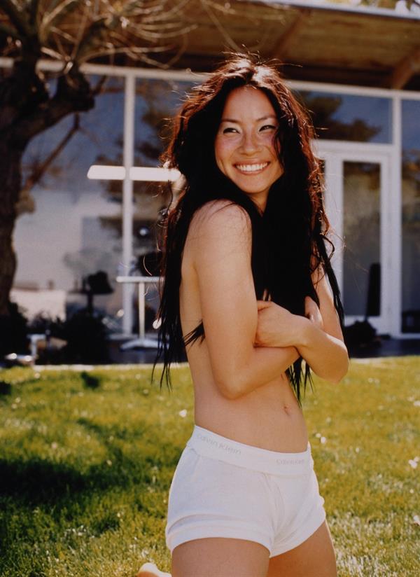 6 Times Lucy Liu Looked Sexy in Red