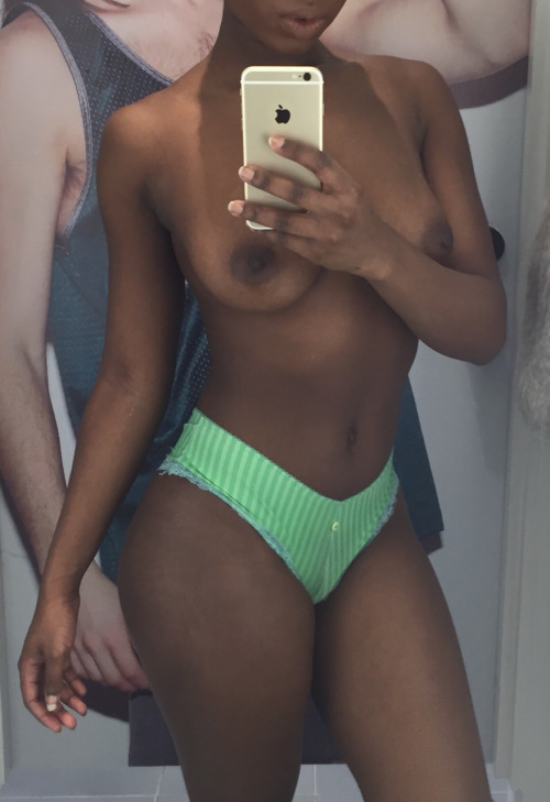 Ebony Girl Nude Selfie