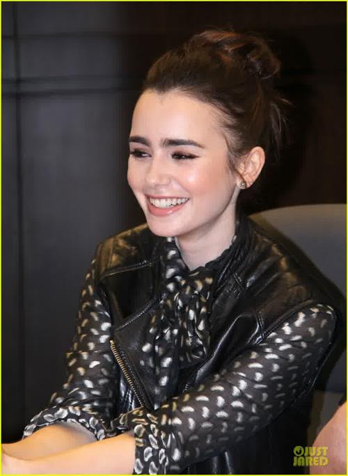 Lily Collins