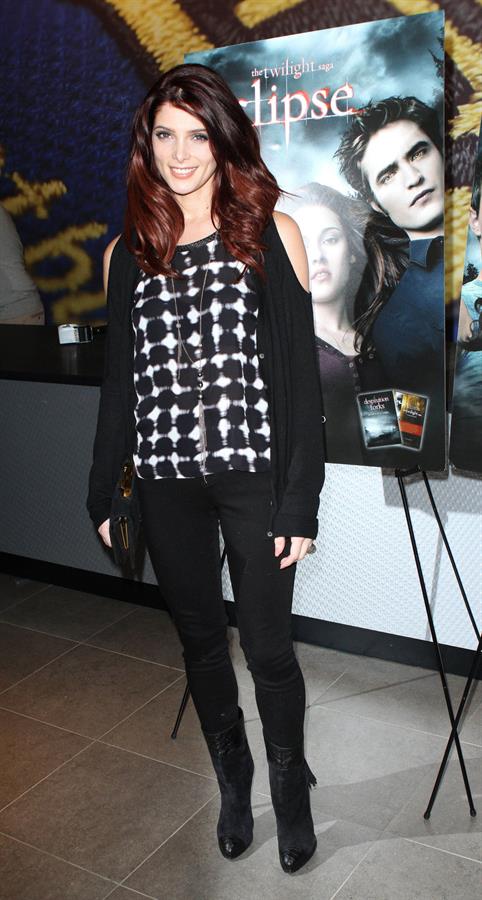 Ashley Greene Twilight Saga Eclipse signing Best Buy in New York on December 17, 2010