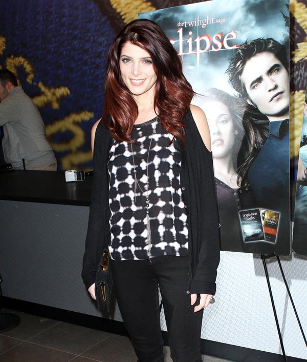 Ashley Greene Twilight Saga Eclipse signing Best Buy in New York on December 17, 2010