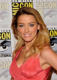 Amber Heard drive angry 3d press room on day 2 of comic con 23 07 10 