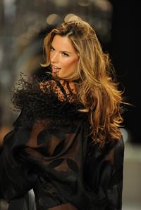 Alessandra Ambrosio in lingerie