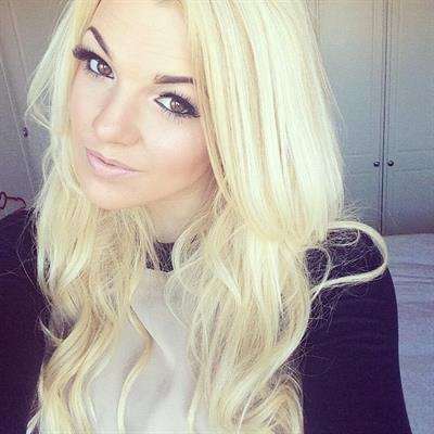 Elise taking a selfie