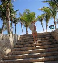 Valeria Lukyanova in a bikini - ass