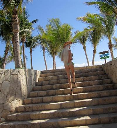 Valeria Lukyanova in a bikini - ass