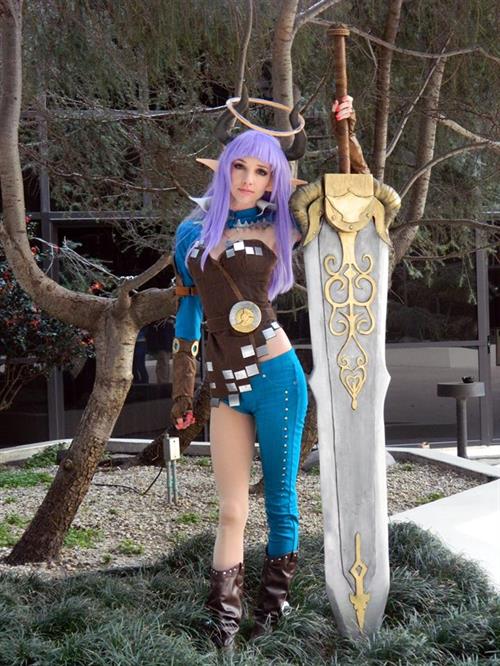 Lyz Brickley - Castanic Slayer Cosplay