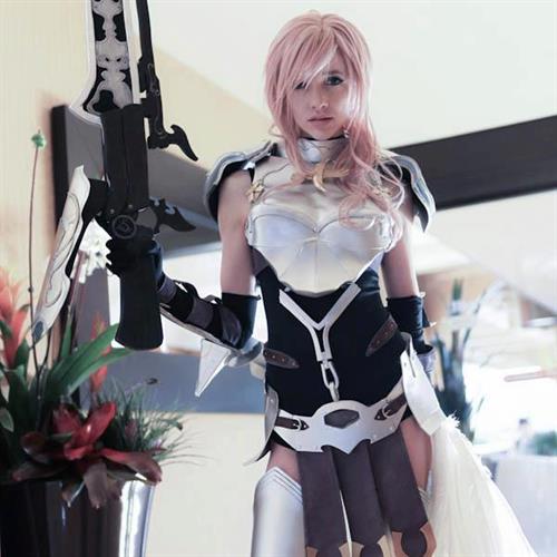 Lyz Brickley - Lightning Cospaly