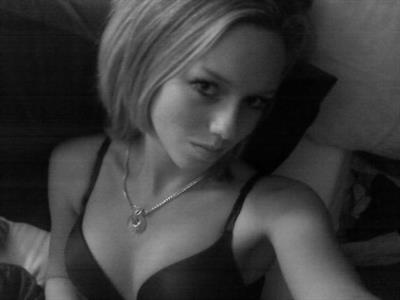 Jessica Strickland taking a selfie