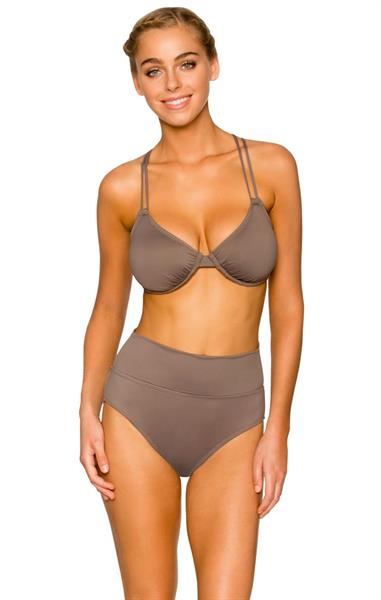 Elizabeth Turner in a bikini