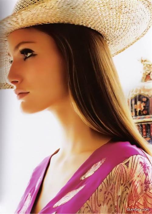 Caroline Francischini