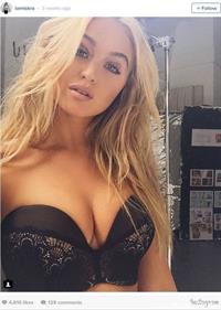 Iskra Lawrence in lingerie taking a selfie