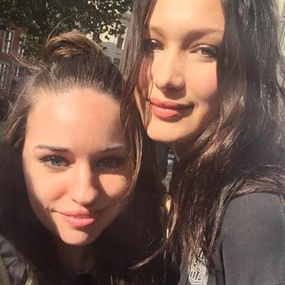 Bella Hadid taking a selfie