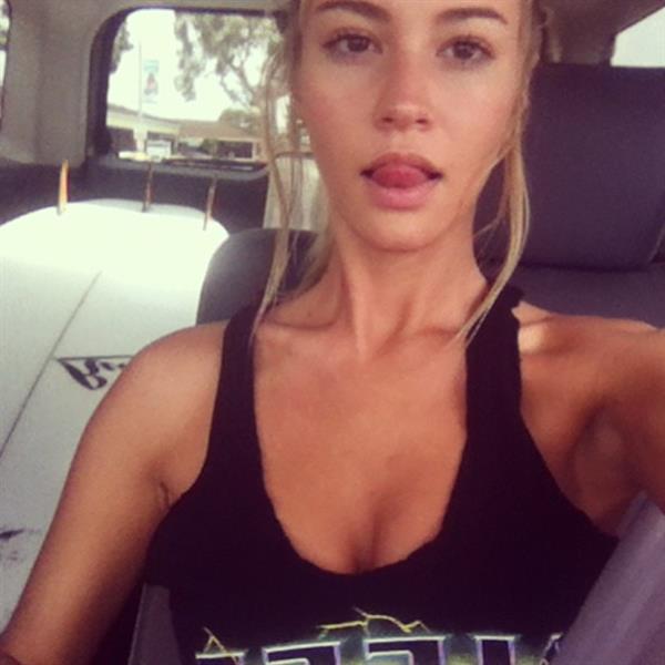 Bryana Holly taking a selfie