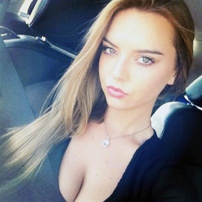 Lauren Hanley taking a selfie