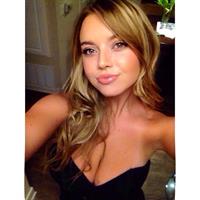 Lauren Hanley taking a selfie