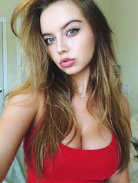 Lauren Hanley taking a selfie