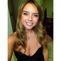 Lauren Hanley taking a selfie