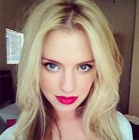 Barbara Dunkelman taking a selfie