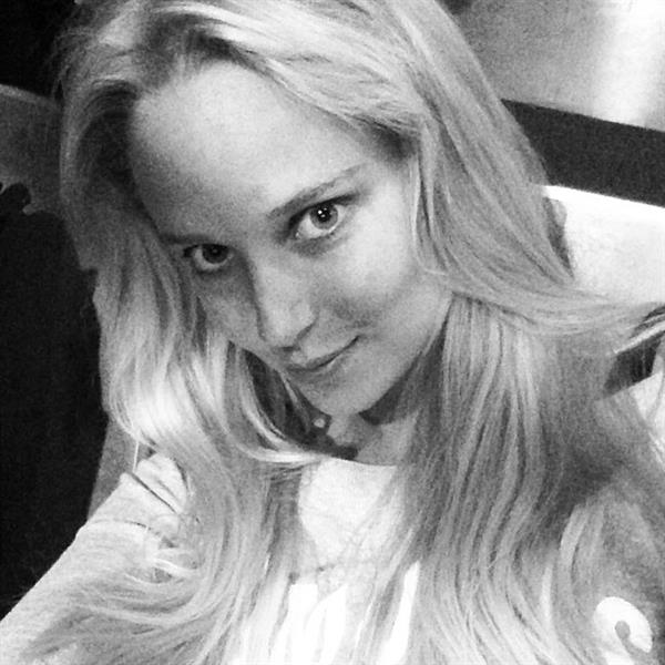 Genevieve Morton taking a selfie