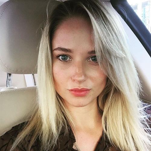 Genevieve Morton taking a selfie