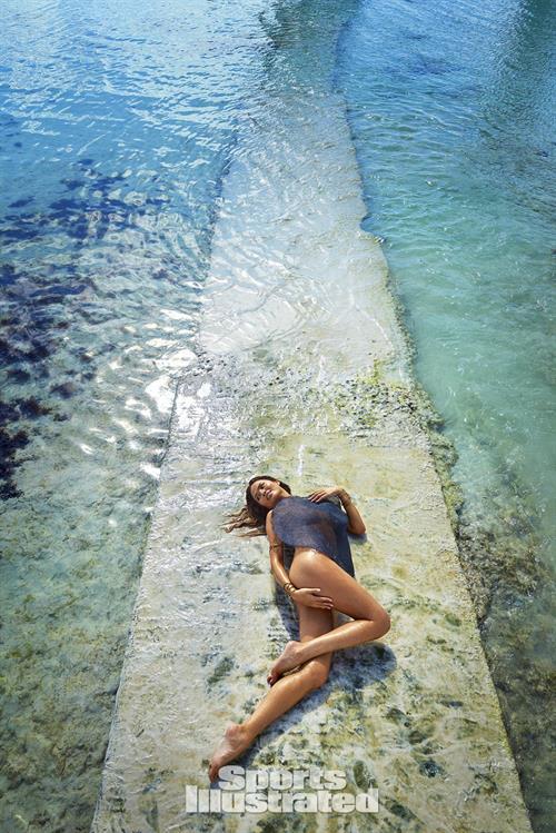 Chrissy Teigen - Sports Illustrated Swimsuit 2016