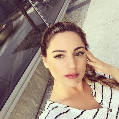 Kelly Brook taking a selfie