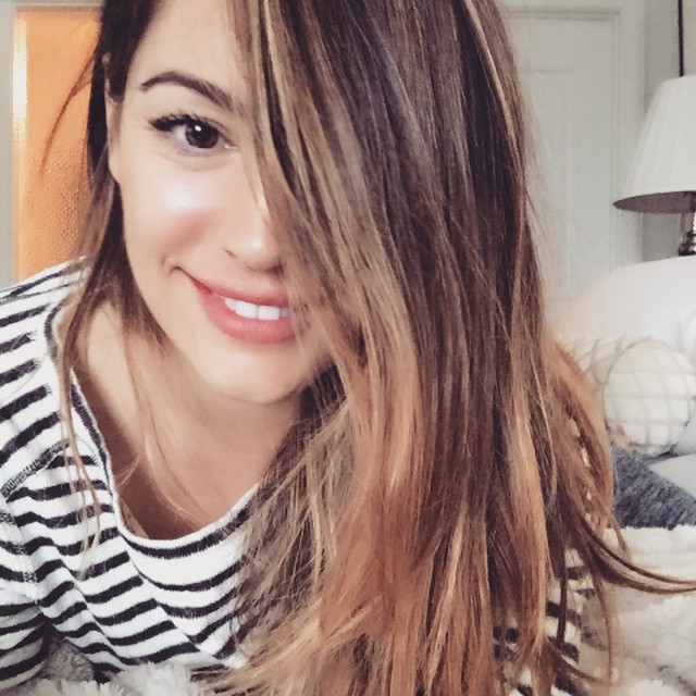 Kelly Brook taking a selfie