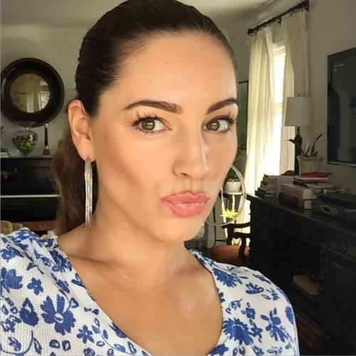Kelly Brook taking a selfie