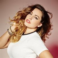 Kelly Brook taking a selfie